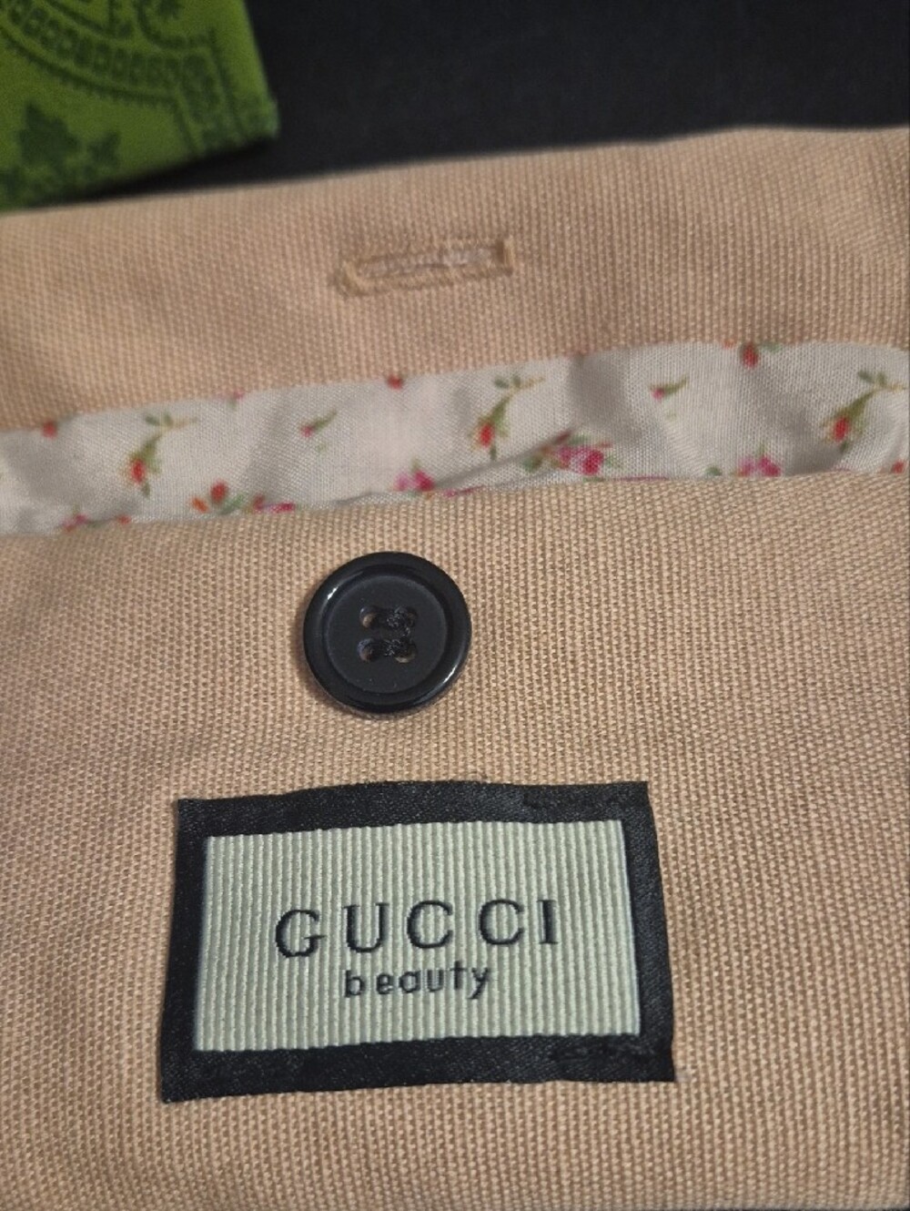 Gucci Pink Logo Hair Comb with Pouch and Box - Picture 3 of 6